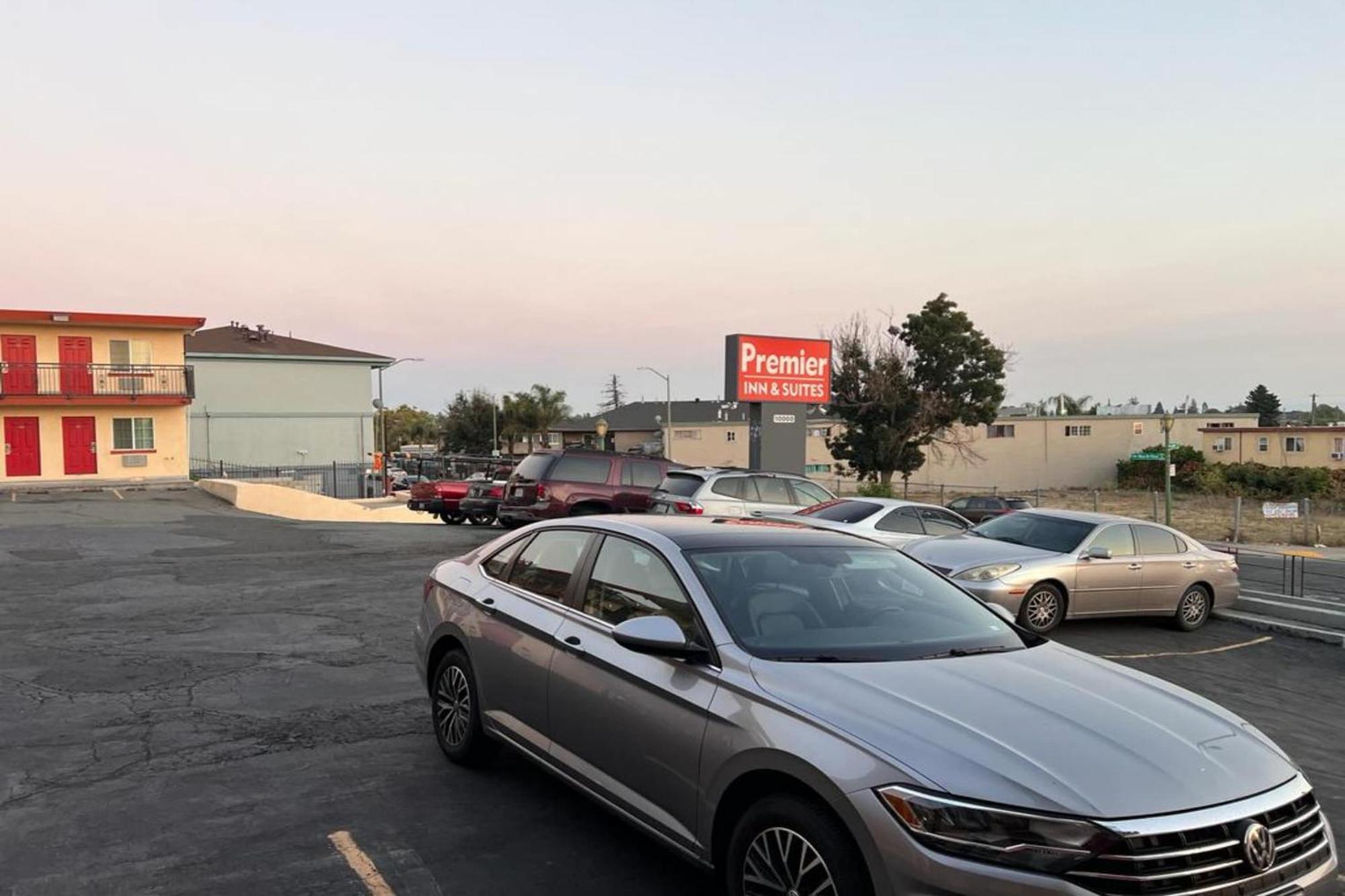 Premier Inn & Suites -Listing Partner Oakland Exterior foto